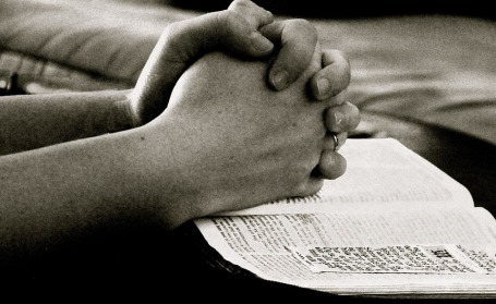 bible-and-praying